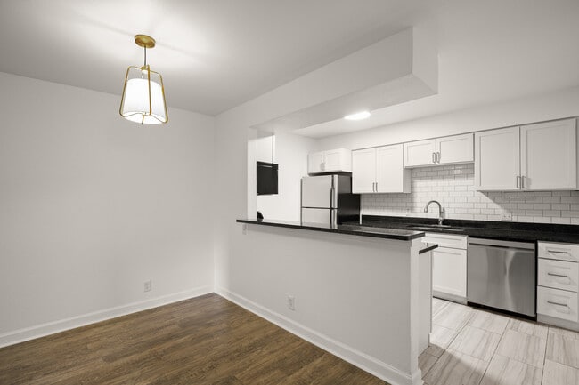 Building Photo - 2020 S Congress Ave