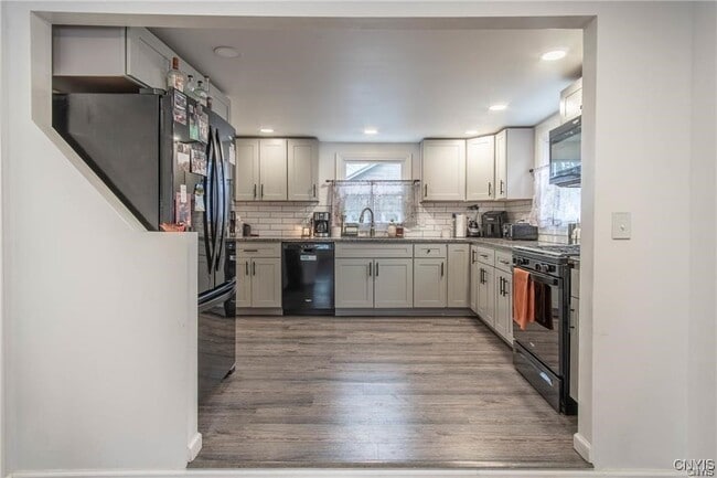 Building Photo - 215 Francis St