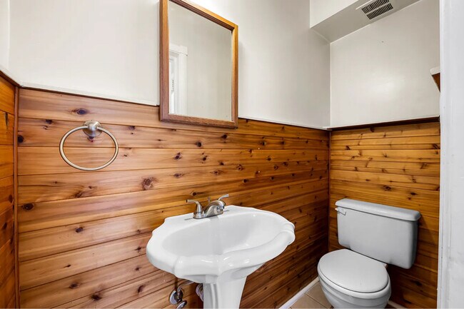 Foto del edificio - 205 Westowne Rd