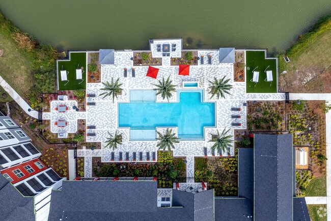 Resort-Style Pool - Integra Heritage