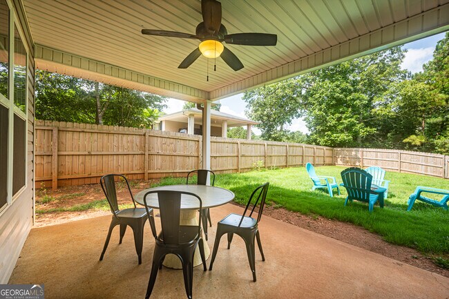 Foto del edificio - 18 Larkspur Ln SE