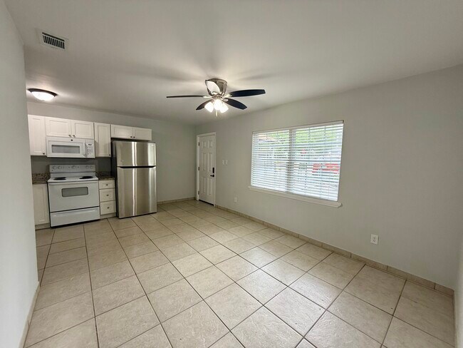 Building Photo - 8316 N 10th St