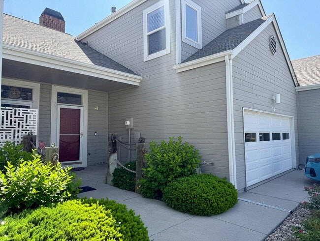 Photo - Lakeside 3 Bed/2.5 Bath Townhome in Gateway Community! Quiet, Scenic Living in The Heart Of Denver!