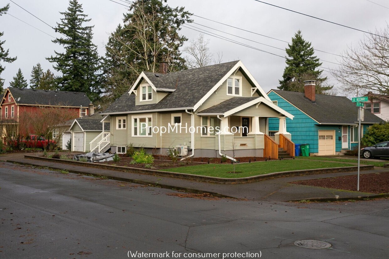 Primary Photo - Charming Four Bedroom Craftsman In SE Port...