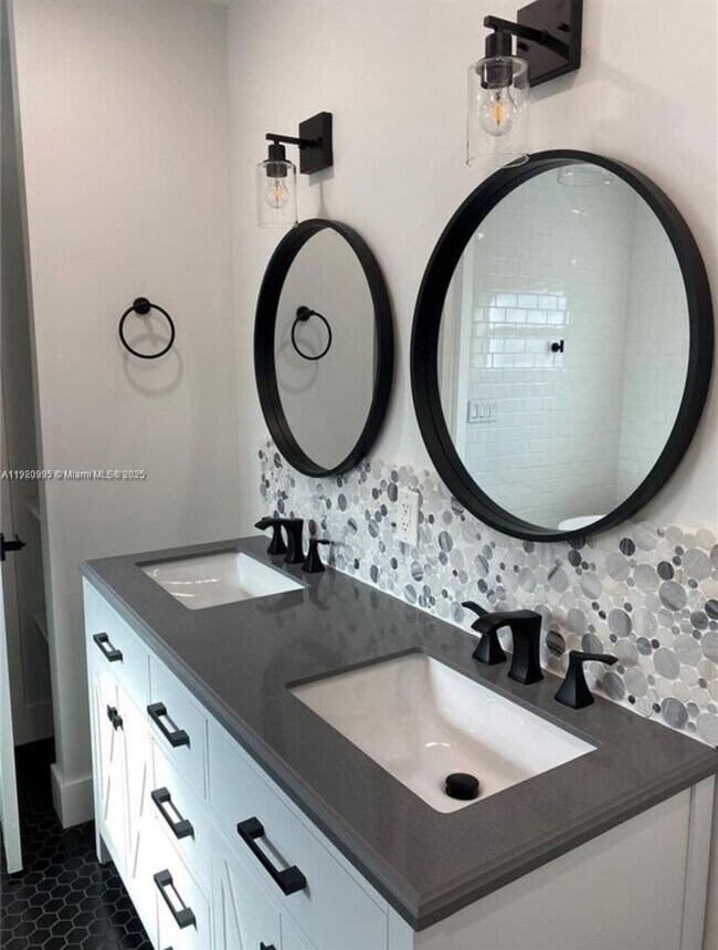 Foto del edificio - 6327 SW 44th St