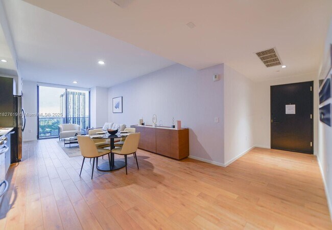 Foto del edificio - 398 NE 5th St