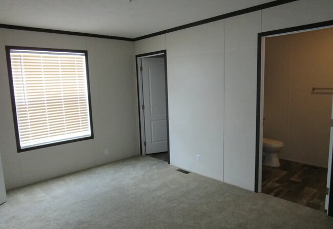 Building Photo - 415 Deerfield Ln