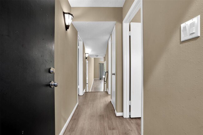 Building Photo - 12500 Melville Dr