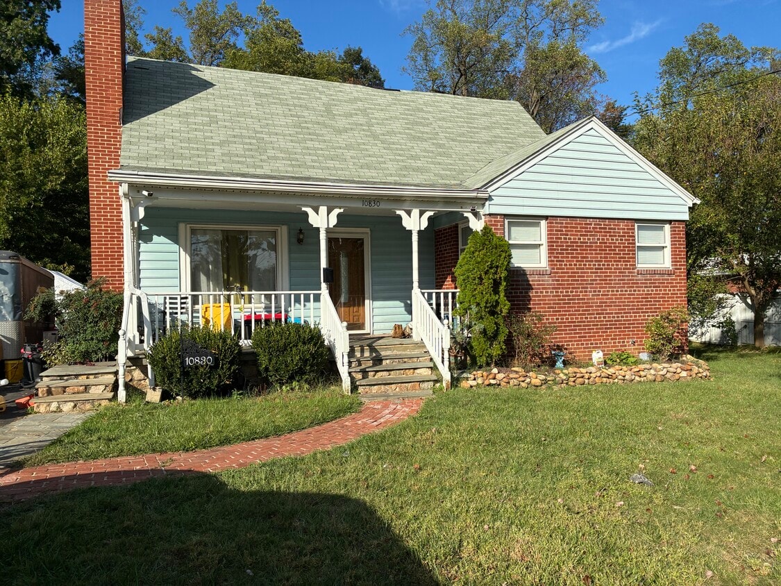 Primary Photo - 10830 Fairchester Dr