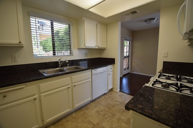 Foto del edificio - 12352 Burbank Blvd