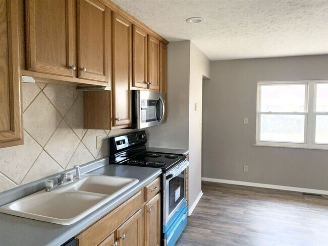 Building Photo - 3 bedroom 1 bath