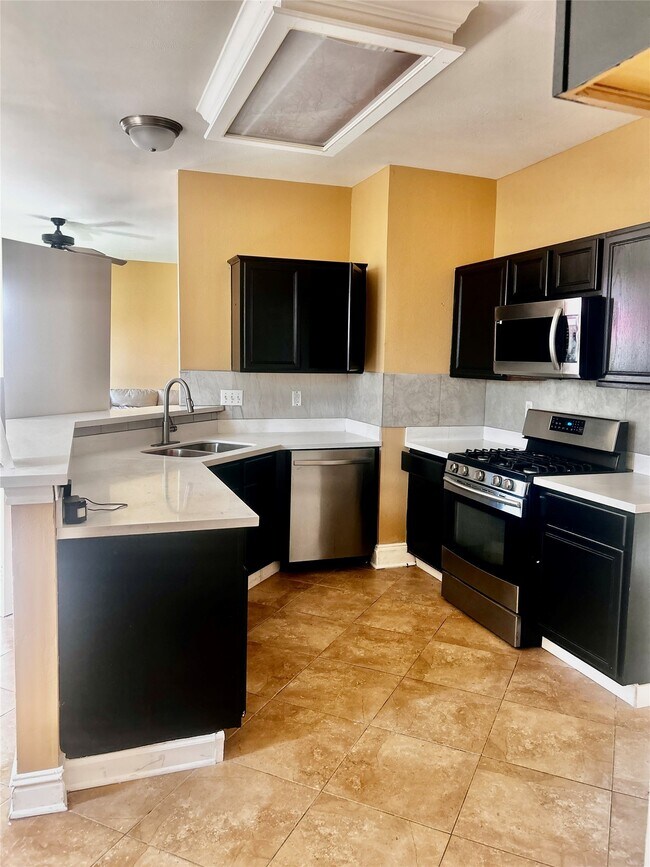 Foto del edificio - 4011 Alexis Cir