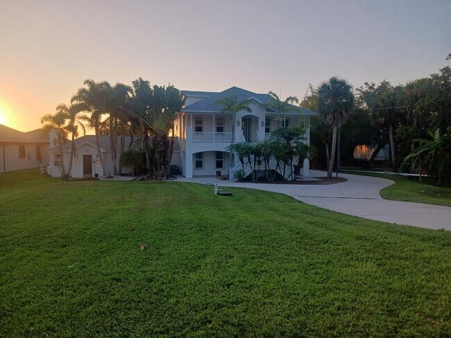 Building Photo - 6255 US-1