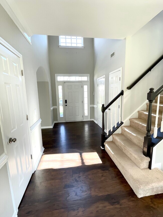 Building Photo - 9415 Willow Tree Ln