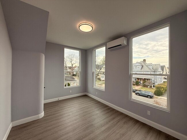 Foto del edificio - 222 Primrose Ave