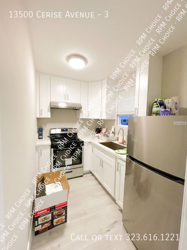 Building Photo - 13500 Cerise Ave