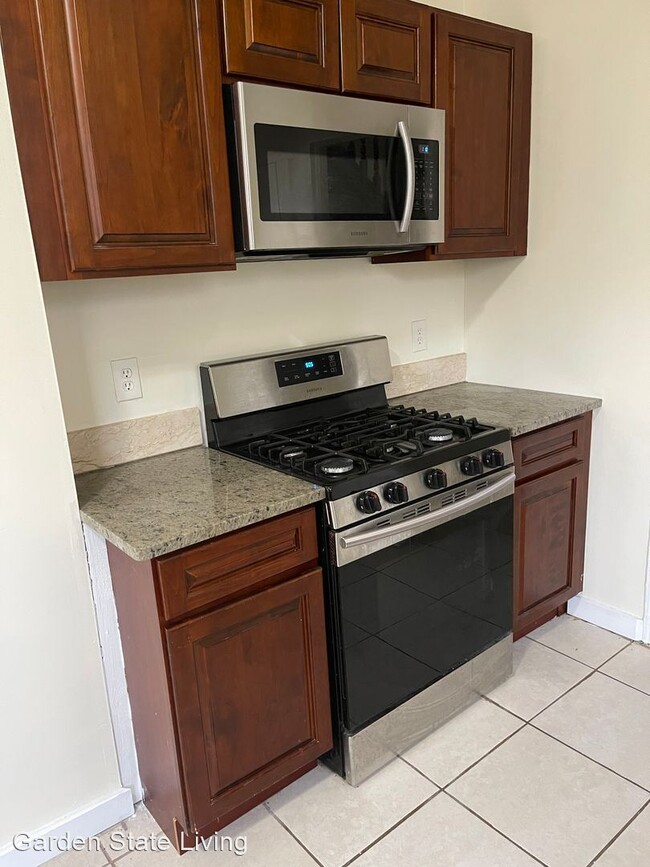 Building Photo - 5 br, 2 bath House - 90 Alexander Street