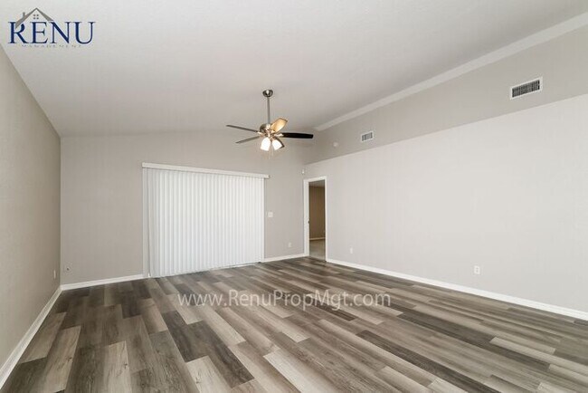 Foto del edificio - This Summer Special is Heating Up!: 50% of...