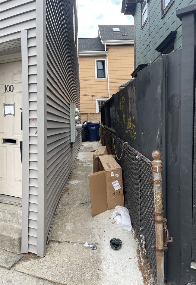 Foto del edificio - 1 br, 1 bath House - 92 River St 94 River ...