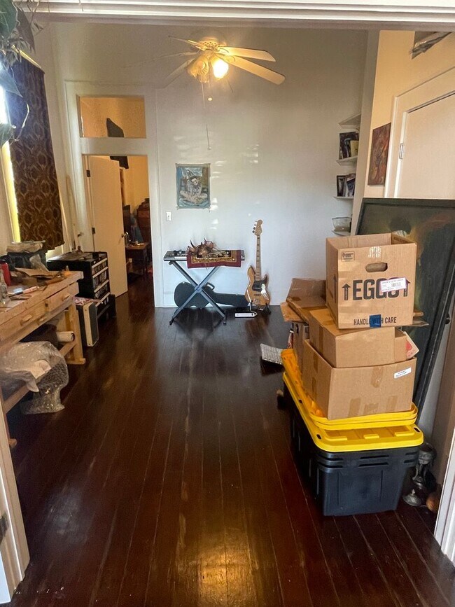 Foto del edificio - 1BD/1BA Shotgun w/ In Unit Washer and Dryer