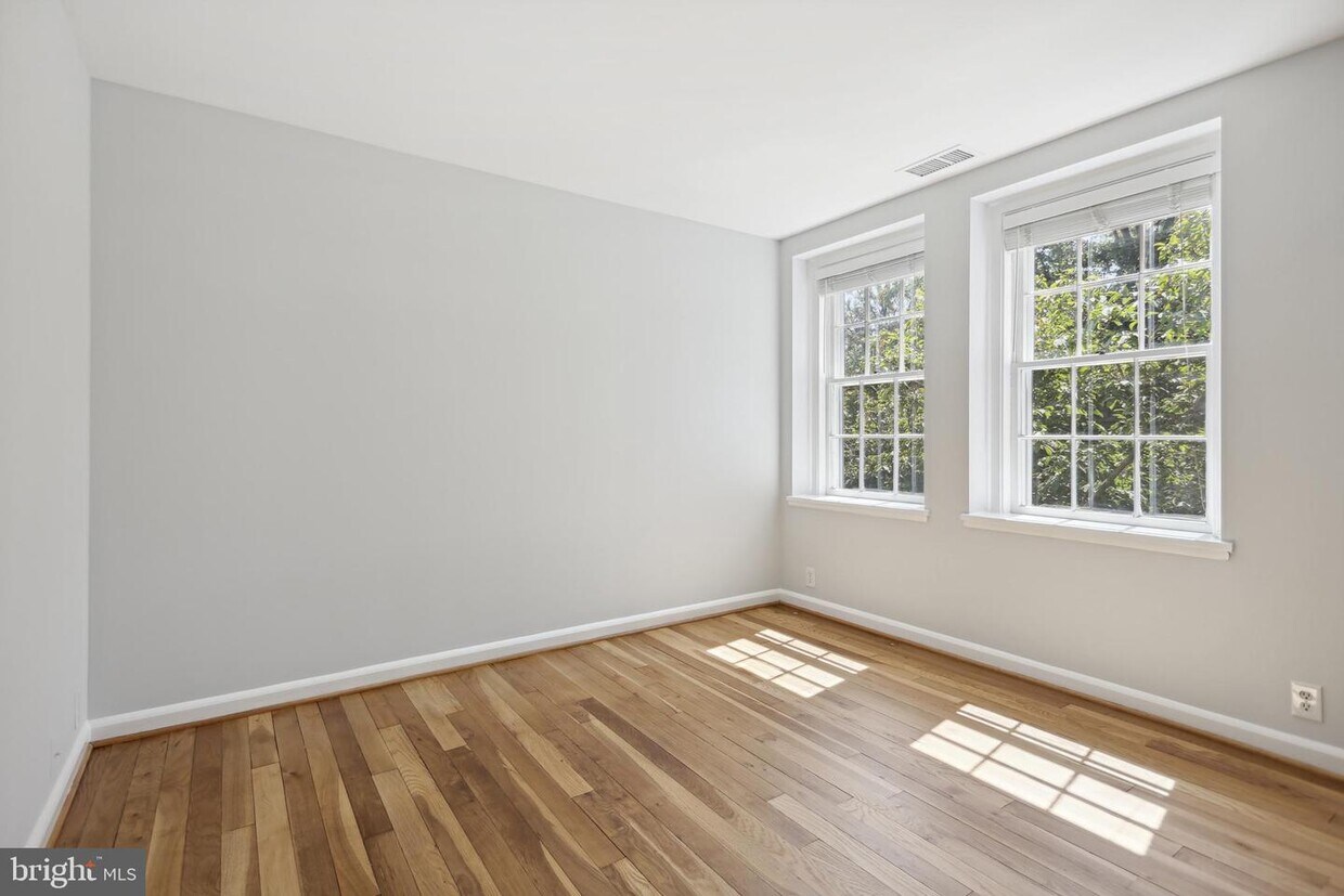 Foto principal - 3807 Rodman St NW