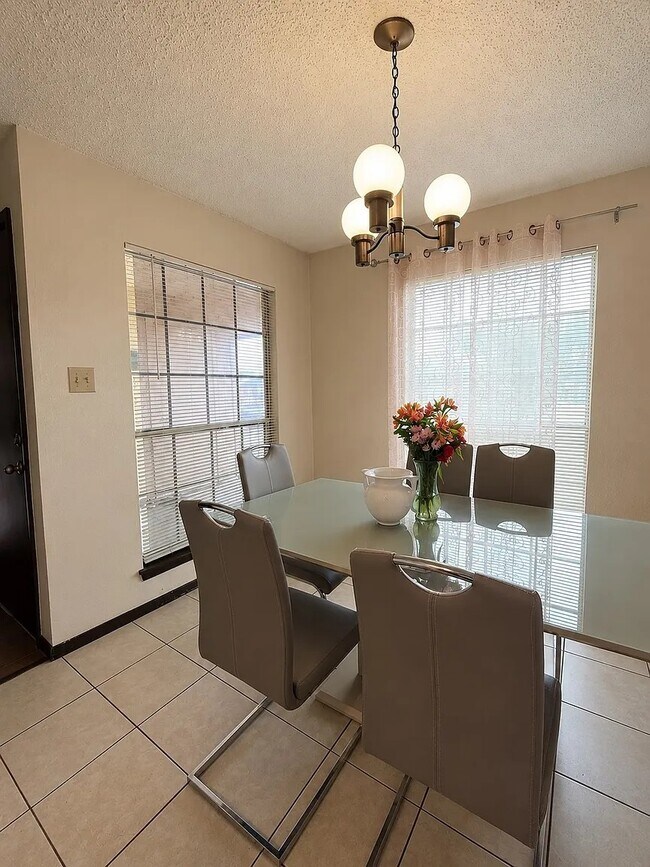 Foto del edificio - 12480 Abrams Rd