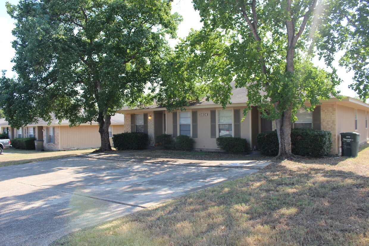 Building Photo - 3604 Comanche