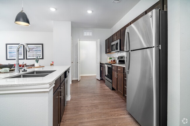 1BR, 1BA - 750SF - Kitchen - Edge and Stone