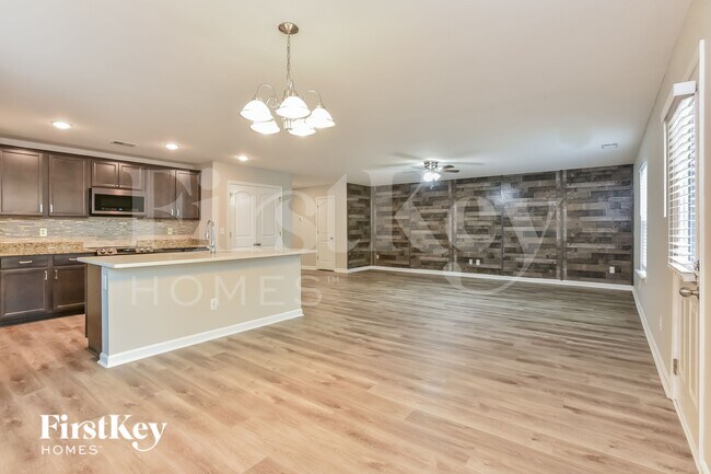 Building Photo - 304 Sportsman Dr