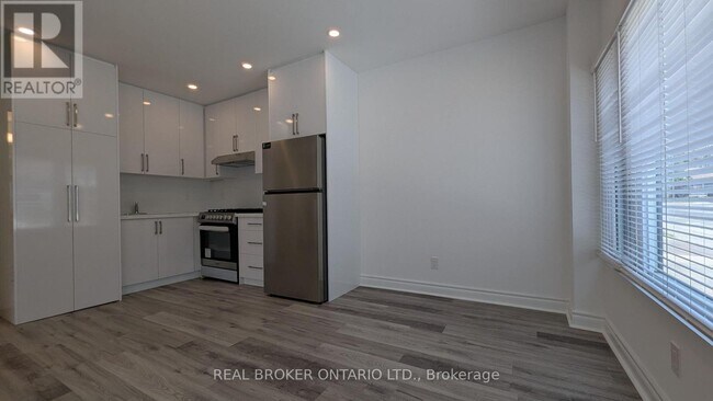 Photo du bâtiment - 1150 Woodbine Ave