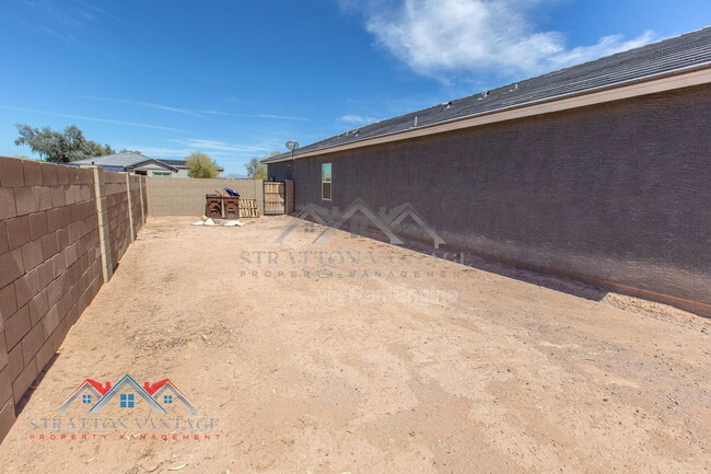 Foto del edificio - 5771 E Thetis Dr