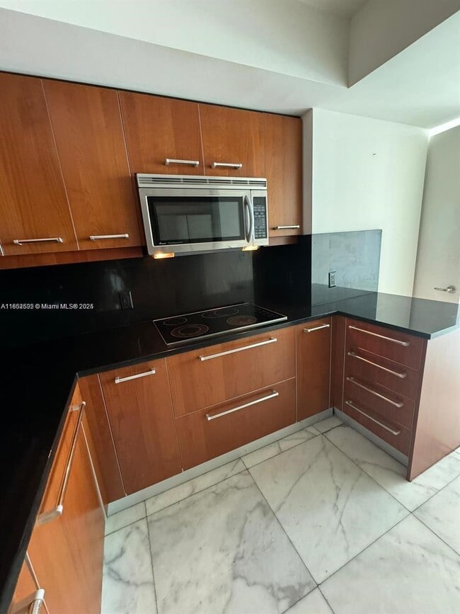 Building Photo - 1331 Brickell Bay Dr