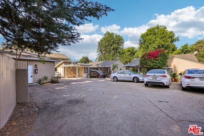 Building Photo - 6727 1/2 Orion Ave