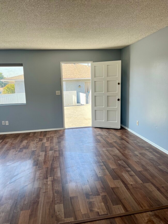 Foto del edificio - 28167 Robin Ave