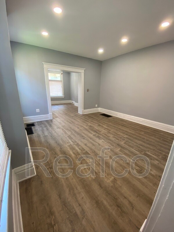 Building Photo - 235-239 Taylor Ave