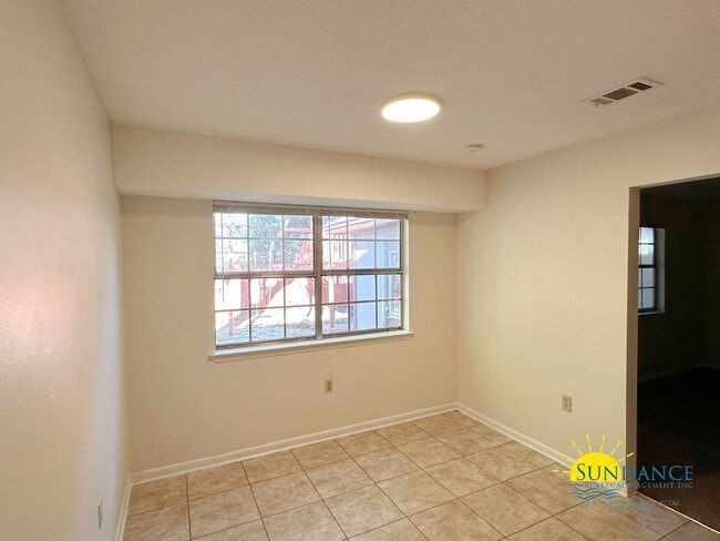 Building Photo - Beautiful 3 Bedroom Home in Fort Walton Be...