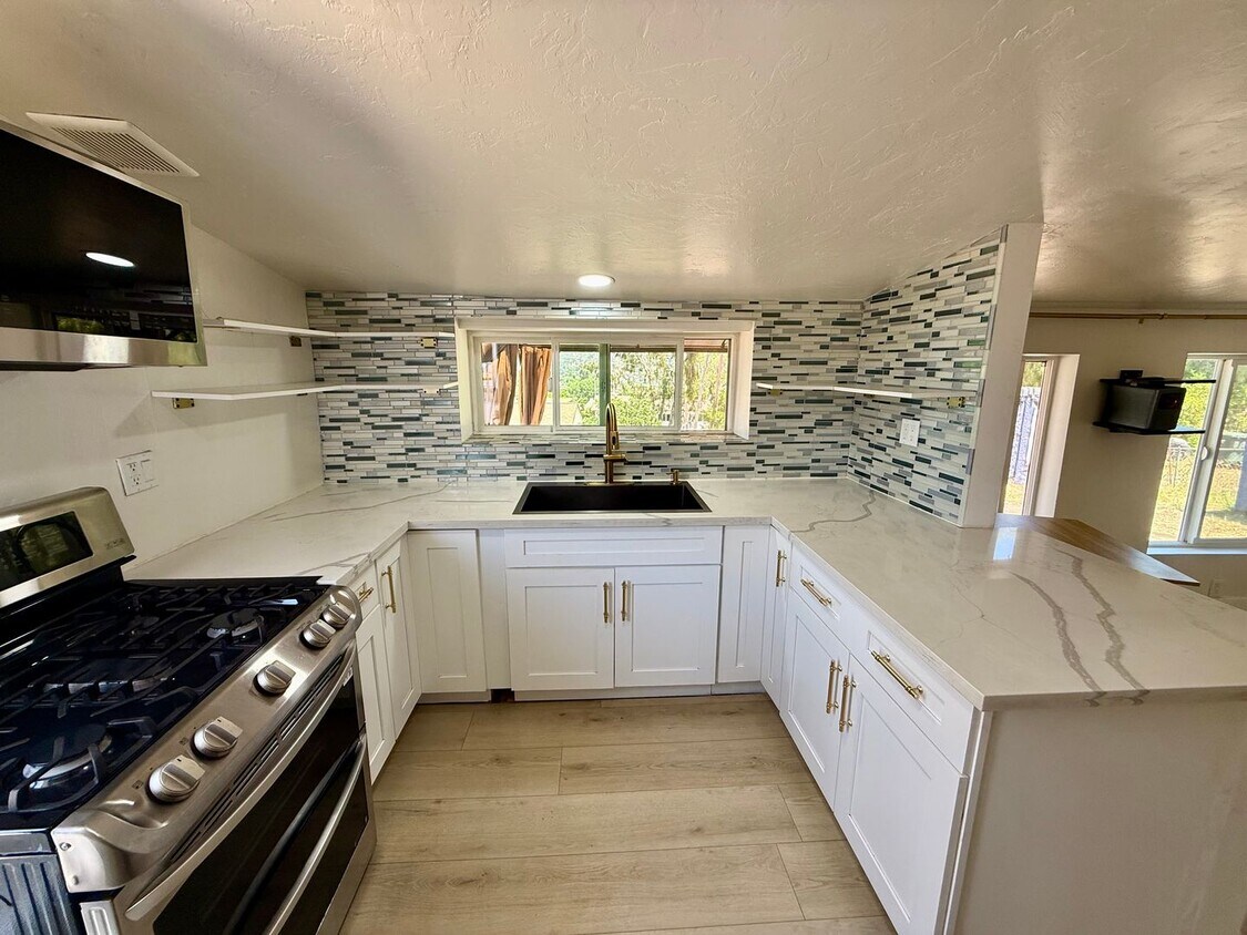 Foto principal - 1749 Skyline Dr