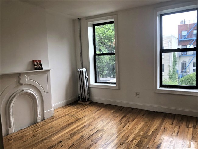 Building Photo - 158 Putnam Ave