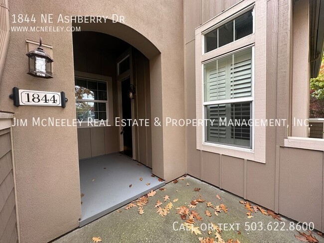 Building Photo - 1844 NE Ashberry Dr