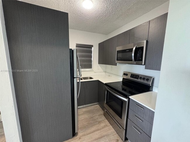 Foto del edificio - 816 NW 87th Ave