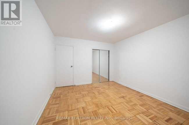 Photo du bâtiment - 77 Erskine Ave