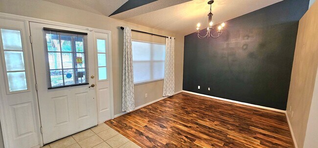 Foto del edificio - Enormous & Gorgeous Rockledge Stunner, set...