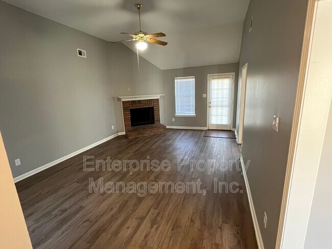 Foto del edificio - 6404 Ragan Farm Dr