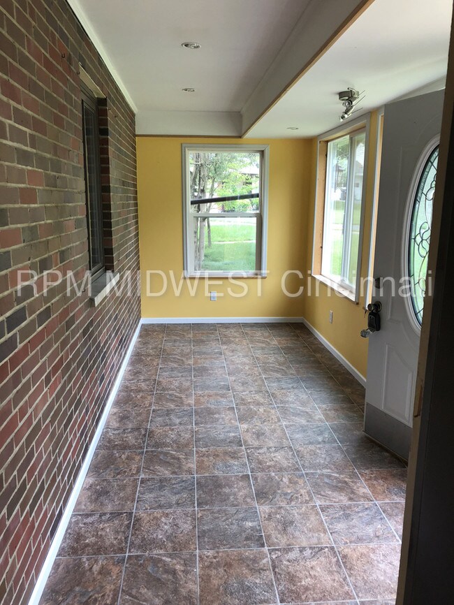 Building Photo - Maderia Ranch with Finished Basement!