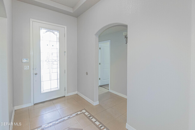 Building Photo - 5305 Grove E Dr