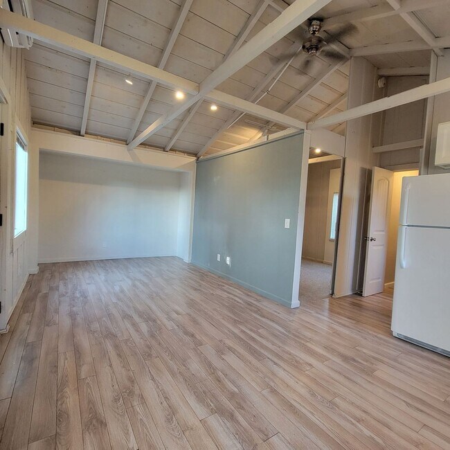 Building Photo - 553-557 Silver Strand Blvd.