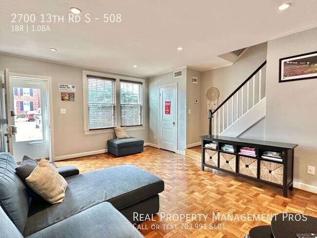 Foto del edificio - Stunning Arlington Village Rowhouse w/ Deck!