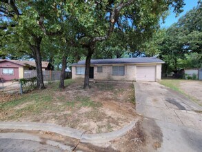 Building Photo - 11117 Erich Dr