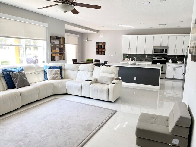 Foto del edificio - 4451 E Seneca Ave