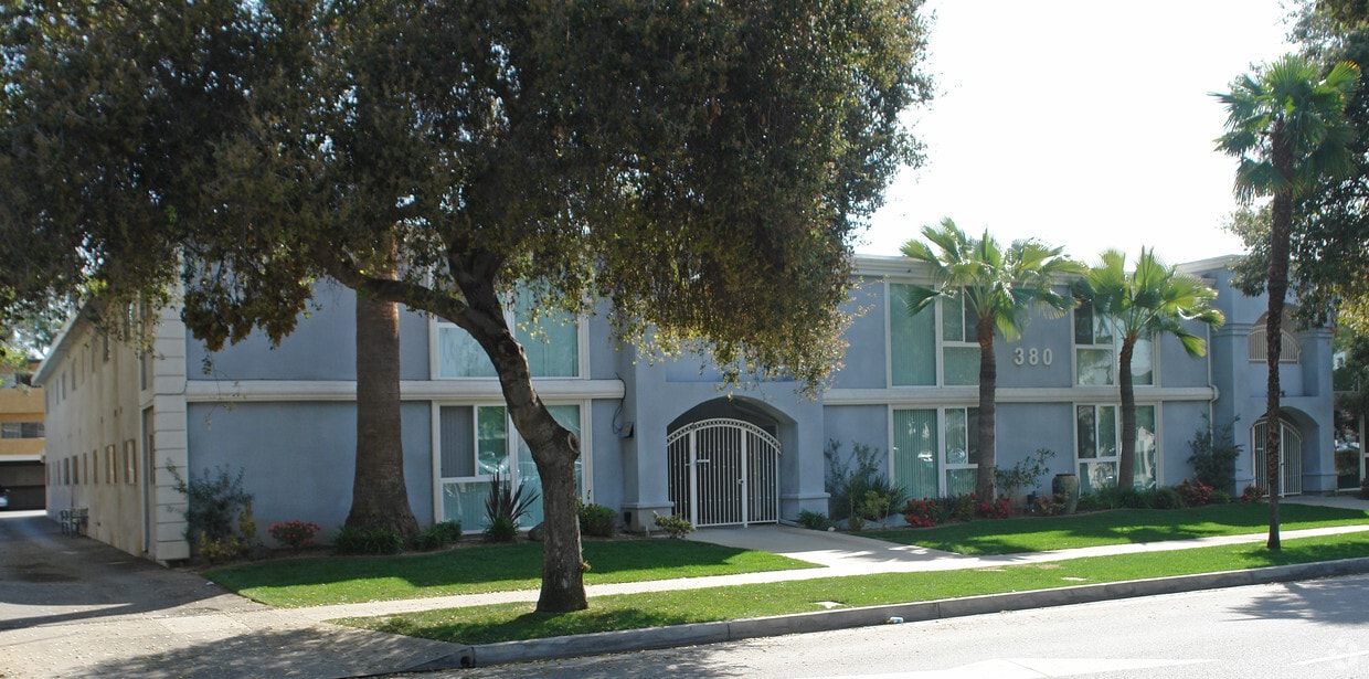 Primary Photo - 380 S Mentor Ave